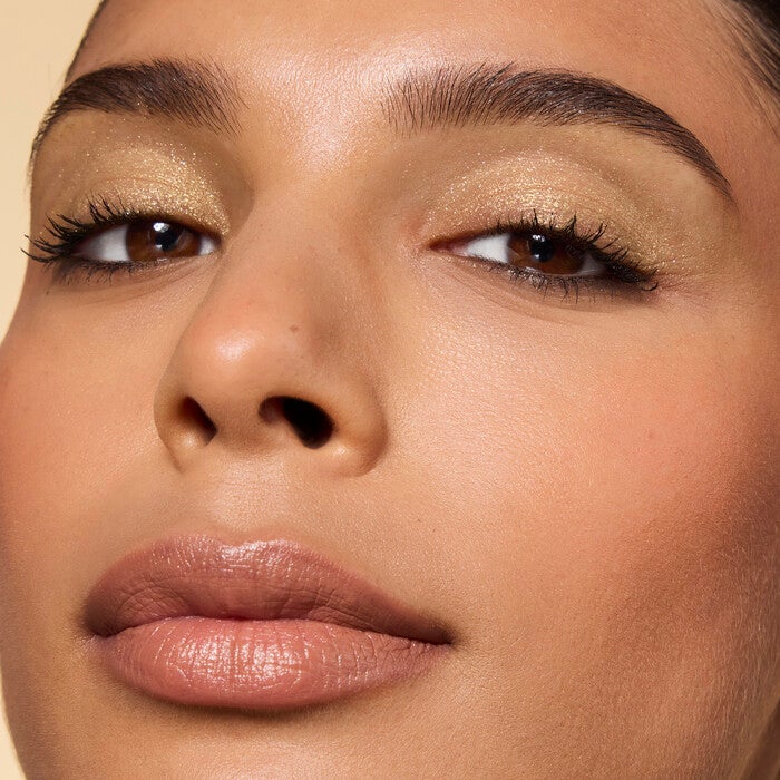 Model Wearing It's Gilt Gold Sparkle Eyeshadow